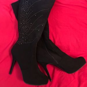 Madeline girl knee high heeled boots. NWOT.